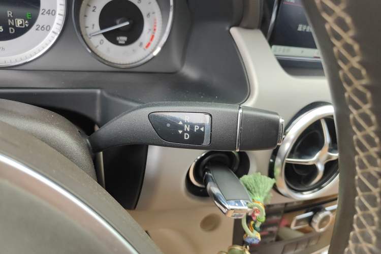 Used Mercedes-Benz GLK-Class 2013 GLK 300 4MATIC Dynamic Sunroof Model