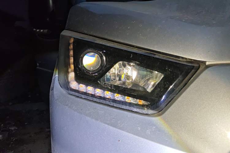 Used JMC Transit 2017 2.8T Commercial Version Short Wheelbase Mid-Roof 6/7/8-Seater JX493