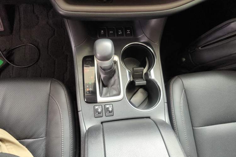 Used Toyota Highlander 2018 2.0T Four-Wheel Drive Luxury Edition 7 Seats China V Emission Standard
