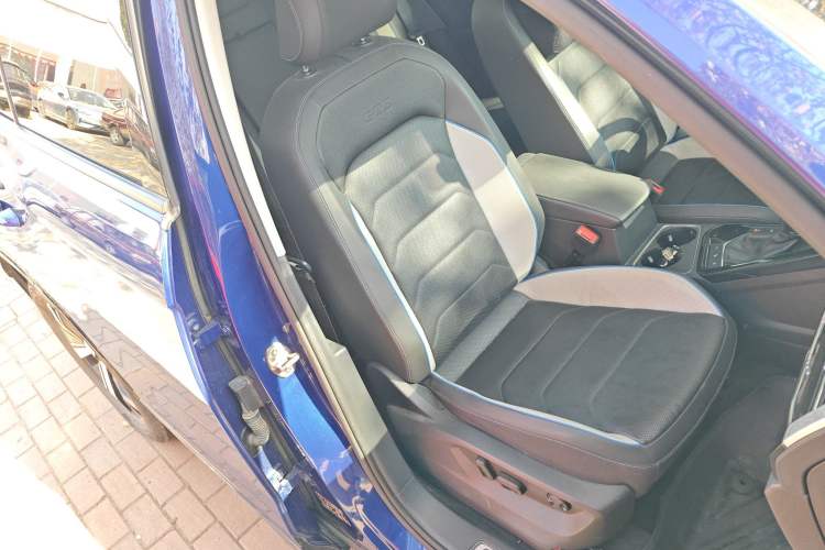 Used Volkswagen Tayron GTE Plug-in Hybrid 2020 1.4T Luxury Model Right Front Seat