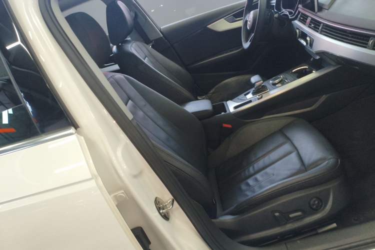 Used Audi A4L 2019 40 TFSI Fashion Version China V