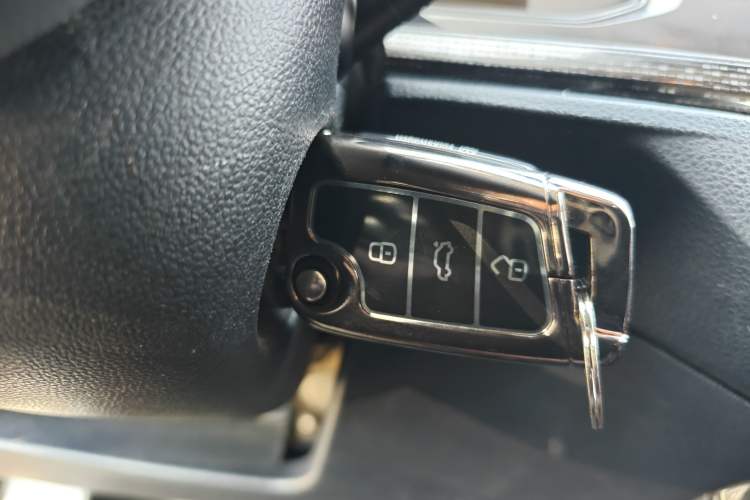 Used Volkswagen Lavida 2023 New Sharp 1.5L Automatic Excellent New Edition
