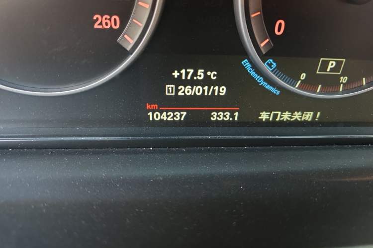 Used BMW 5 Series 2014 528Li Leading Model Odometer Close Up