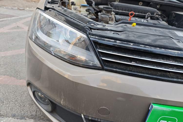 Used Volkswagen Sagitar 2014 Revised Version 1.6L Automatic Comfort Edition Right Front Headlight