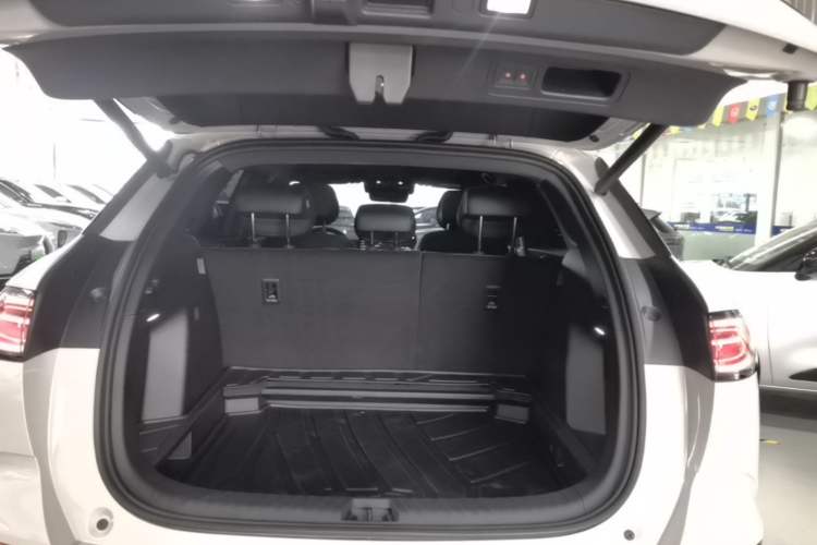 Used BYD Sealion 06 New Energy 2025 Model DM-i 170 Navigation Pro Edition Trunk