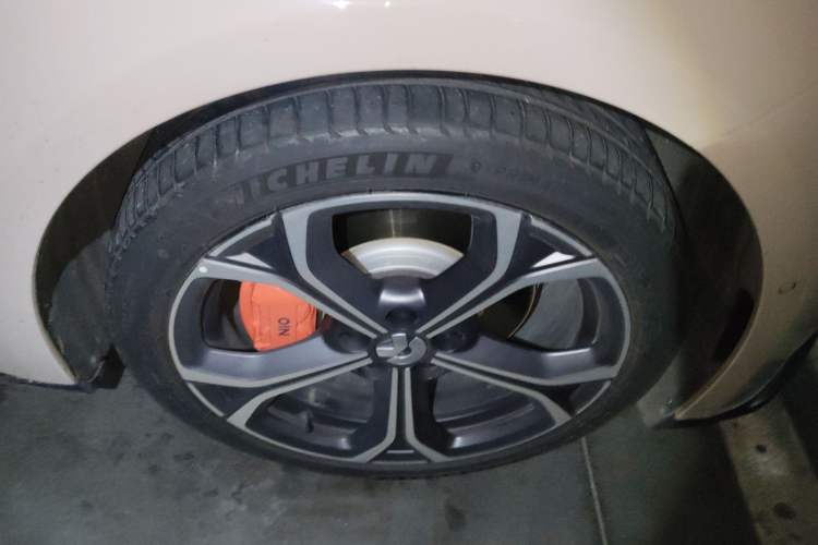 Used Nio ET5 2024 75 kWh Right Front Wheel Hub