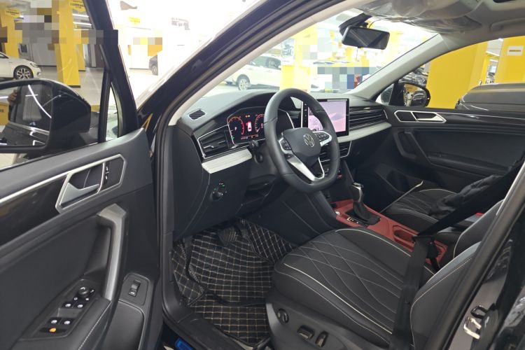 Used Volkswagen Tiguan L 2025 Model, Outstanding Version, 300TSI Automatic Two-Wheel Drive Longteng Edition
