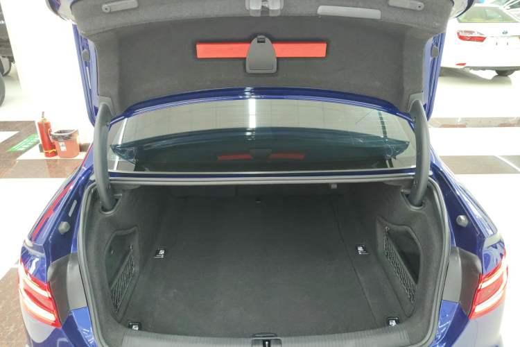Used Audi A4L 2019 40 TFSI Fashion Edition China VI Emission Standard Trunk