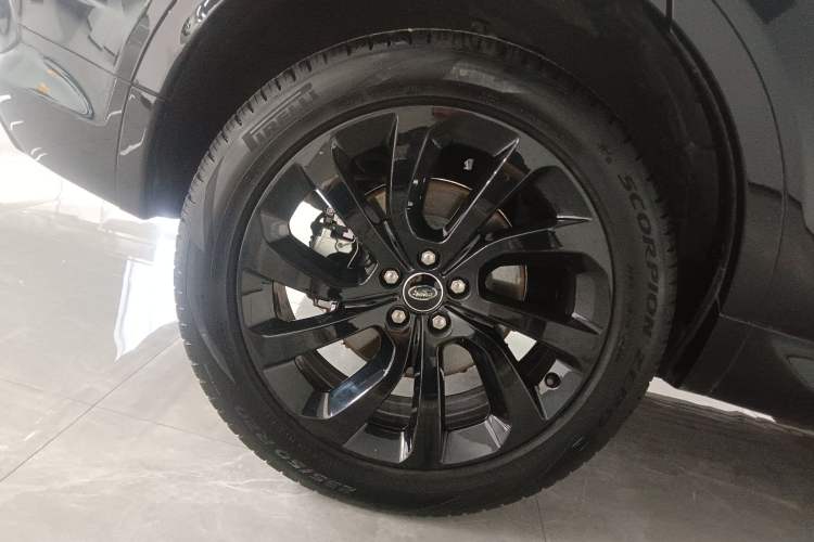 Used Land Rover Discovery Sport 2022 Revised Version 249 PS R-Dynamic S Performance Edition 5 Seats Right Rear Wheel Hub