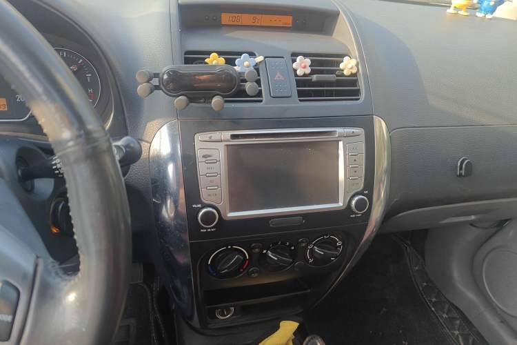 Used Suzuki SX4 2011 Hatchback 1.6L Automatic Sport Model Audio And AC Panel