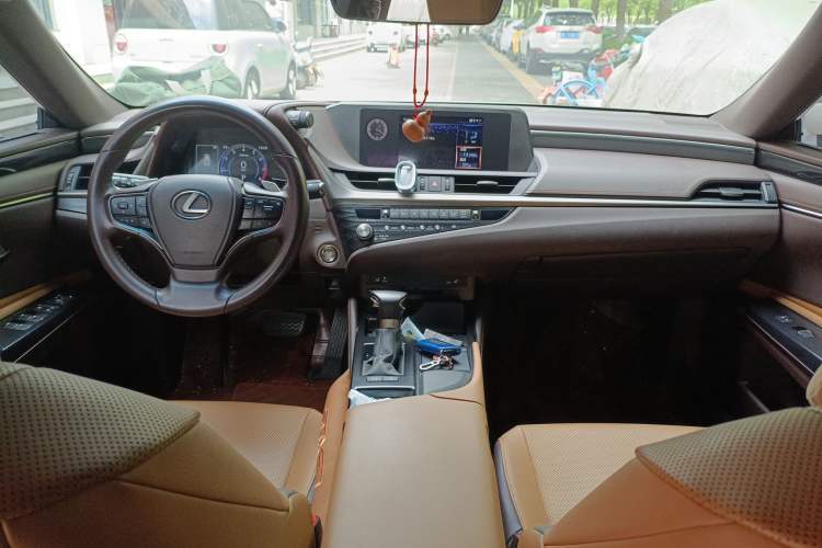 Used Lexus ES 2021 200 Excellence Edition
