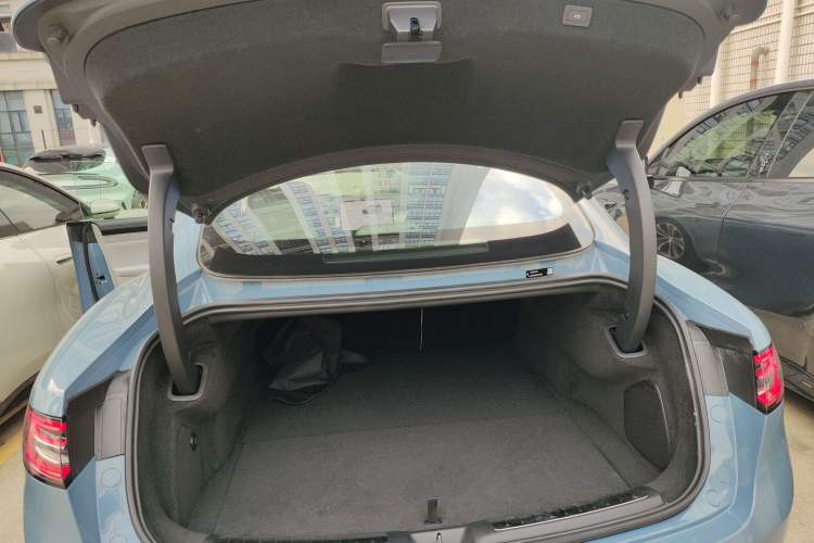 Used Hima Luxeed S7 2025 855 km Max Trunk