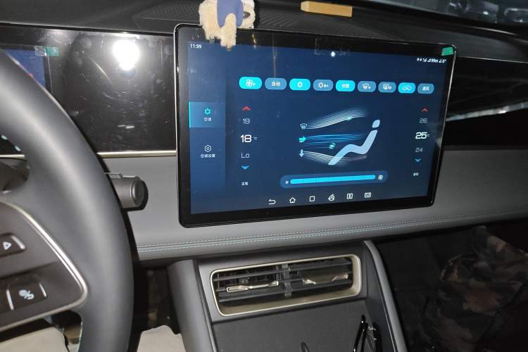 Used BYD Qin L 2024 DM-i 120KM Leading Model Audio And AC Panel