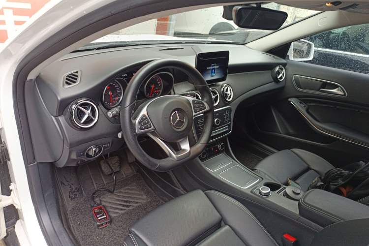 Used Mercedes-Benz GLA 2019 GLA 200 Dynamic Edition Center Console