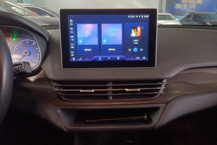 Used Hongqi E-QM5 2023 Base Travel Edition
