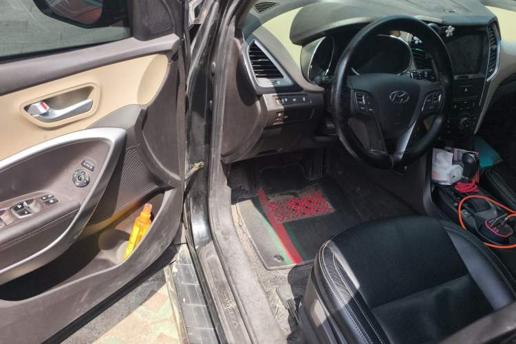 Used Hyundai Santa Fe 2013 2.4L Automatic 2WD Comfort Edition Driver Seat