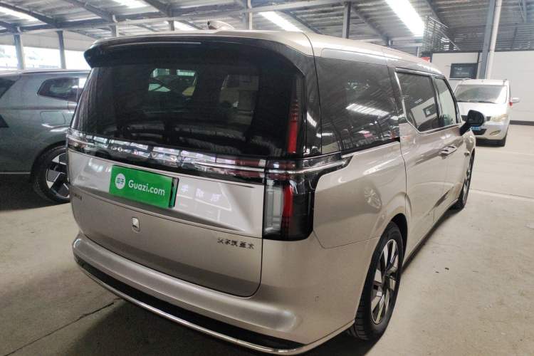 Used Volvo EM90 2025 Ultra Six-Seater