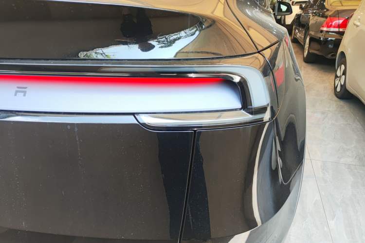 Used Tesla Model Y 2026 Long-Range All-Wheel-Drive Model
