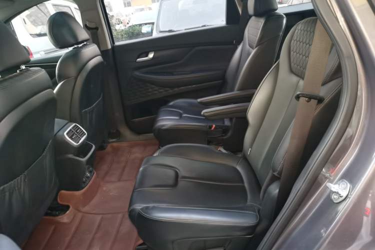 Used Hyundai Santa Fe 2019 380 TGDi DLX Automatic All-Wheel Drive Prestige PLUS (HTRAC) China VI