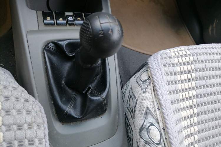 Used Chevrolet Sail 2010 Hatchback 1.2L Manual Ideal Edition Gear Lever