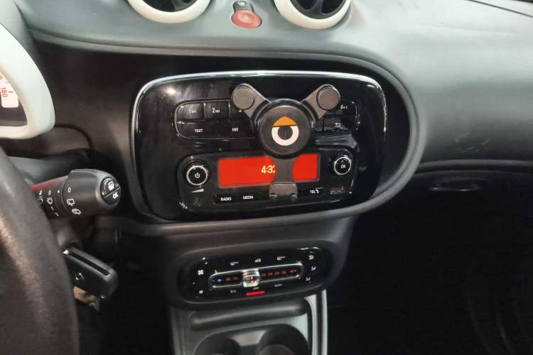 Used smart forfour 2018 1.0L 52 kW Dynamic Edition
