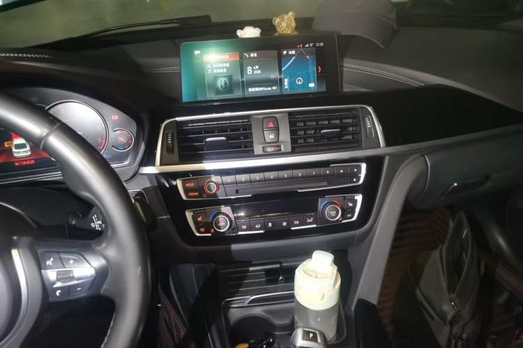 Used BMW 3 Series GT 2019 320i M Sport Package Audio And AC Panel