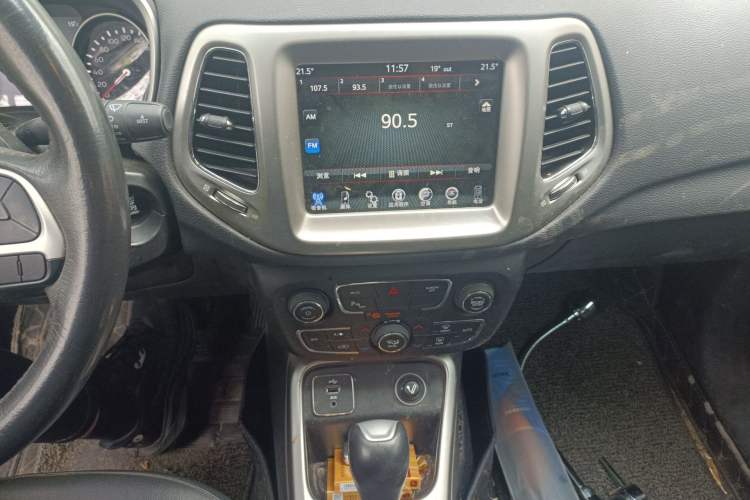 Used Jeep Compass 2017 200T Automatic Family Edition Audio And AC Panel