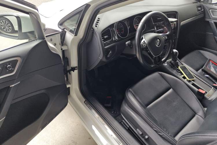 Used Volkswagen Golf 2019 200TSI DSG Comfort & Ambition Edition China VI Standard Driver Seat