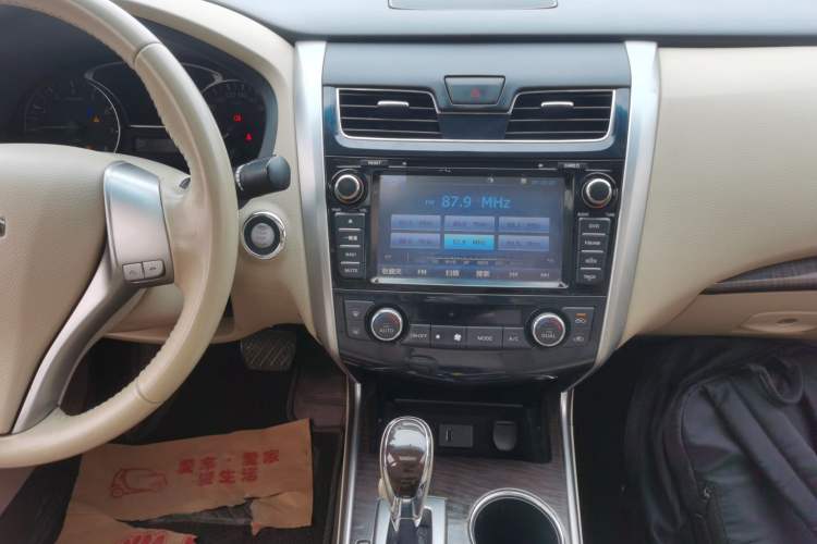Used Nissan Teana 2013 2.0L XL Comfort Edition Audio And AC Panel