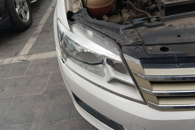 Used Volkswagen Santana 2015 1.6L Manual Comfort Edition Right Front Headlight