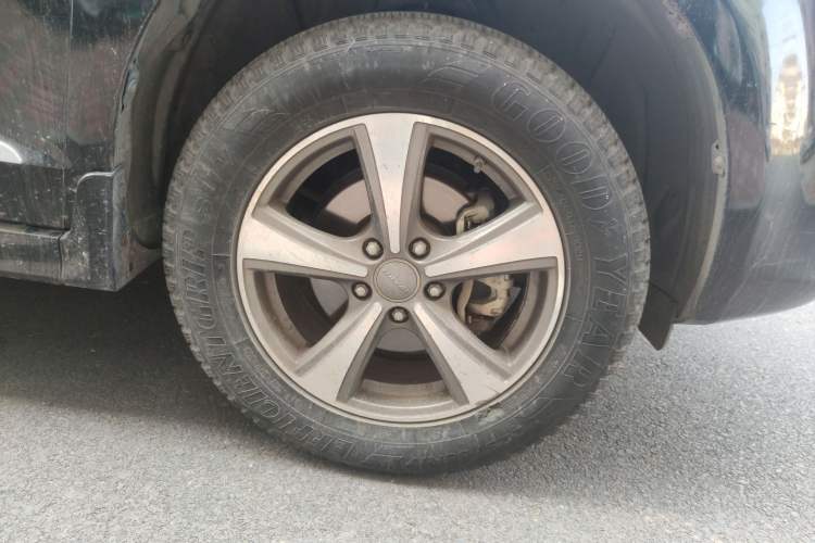 Used Haval H6 2016 Upgraded Model 1.5T Automatic Two-Wheel Drive Elite Version Right Front Wheel Hub