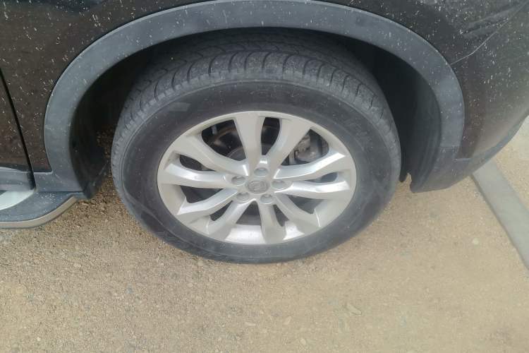 Used Dongfeng Aeolus AX7 2015 2.0L Automatic Zhiyi Trim