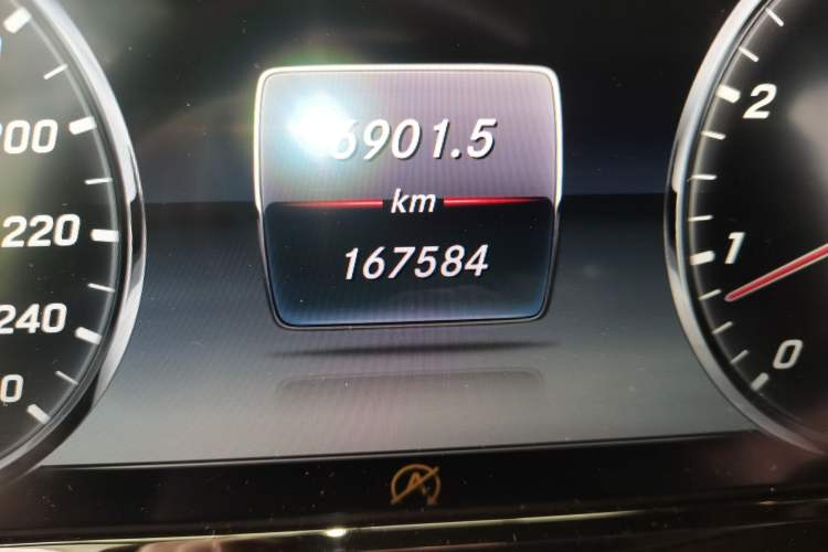 Used Mercedes-Benz Maybach S-Class 2016 S 400 4MATIC Odometer Close Up