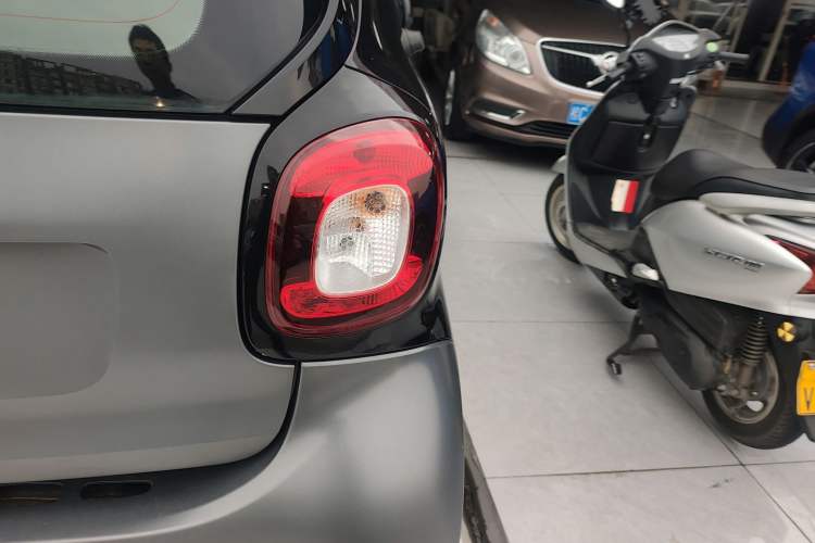 Used smart fortwo 2015 1.0L 52 kW Hardtop Passion Edition
