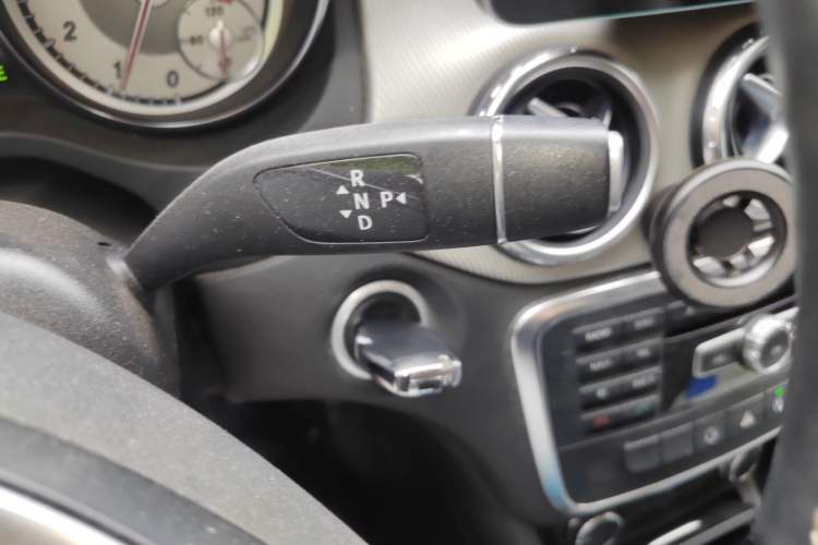 Used Mercedes-Benz GLA 2015 GLA 200 Fashion Model Gear Lever