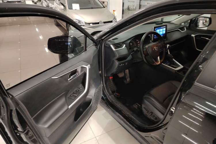 Used Toyota RAV4 2021 2.0L CVT Two-Wheel Drive Fashion Edition Driver Seat