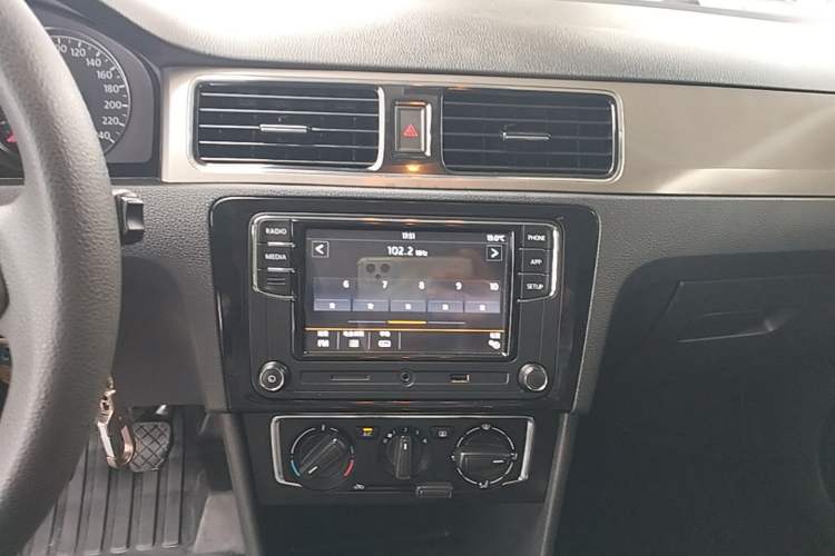 Used Volkswagen Santana 2015 1.4L Manual Comfort Edition