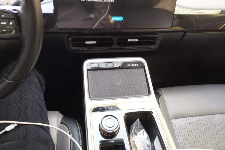 Used AION Y 2022 70 Intelligent Edition Lithium Iron Phosphate Gear Lever