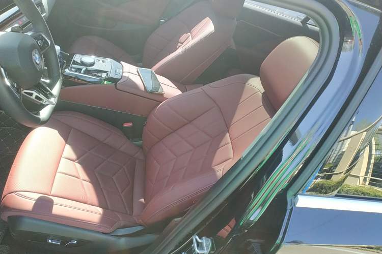 Used BMW 5 Series 2025 530Li Leading Model M Sport Package Left Front Seat