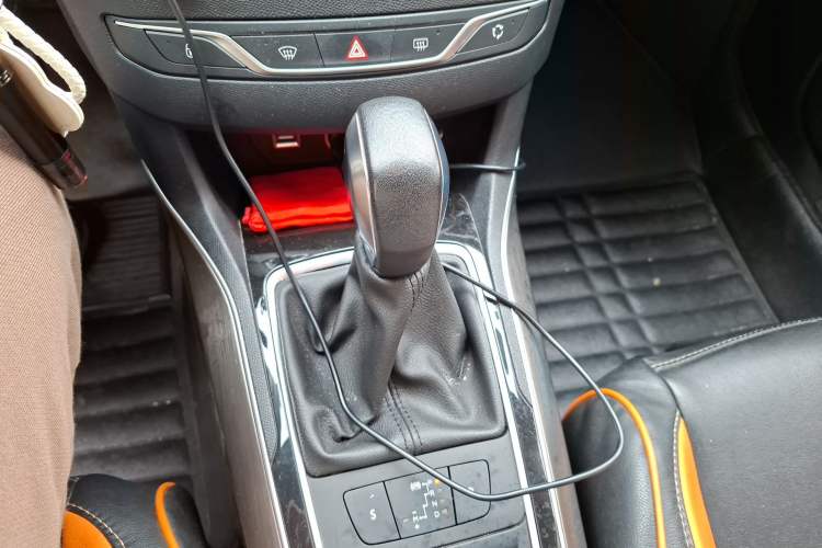 Used Peugeot 408 2014 1.8L Automatic Luxury Edition Gear Lever