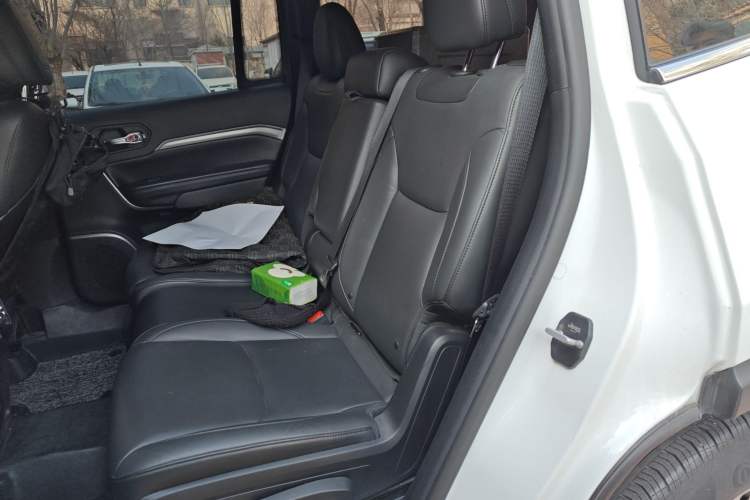 Used Jeep Commander 2018 2.0T Two-Wheel Drive Enjoy Edition China V