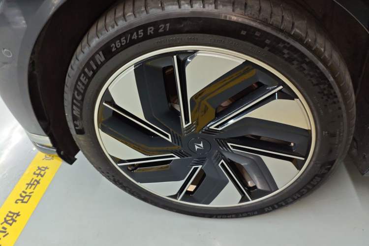 Used Dongfeng eπ eπ008 2025 210Max Range-Extended Version 5 Seats Exterior 4