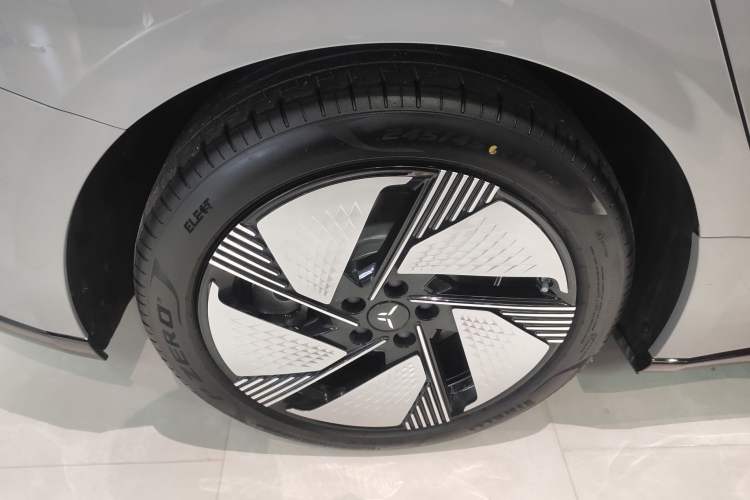 Used Hongqi EH7 2025 640 All-Wheel Drive Smart Selection Edition Exterior 5