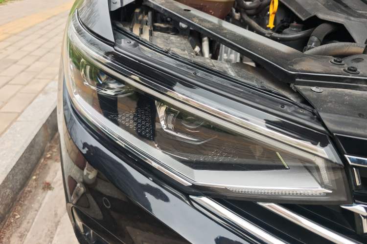 Used Volkswagen Magotan 2020 330TSI DSG Luxury Edition Right Front Headlight