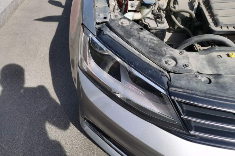 Used Volkswagen Sagitar 2017 1.6L Manual Comfort Model Right Front Headlight