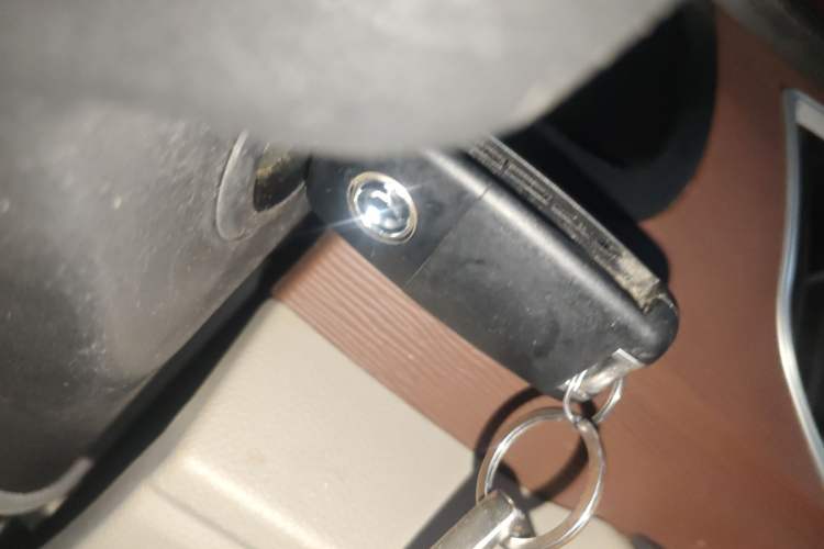 Used FORTHING Lingzhi 2018 M5L 1.6L 9-Seater Comfort Model Vehicle Key