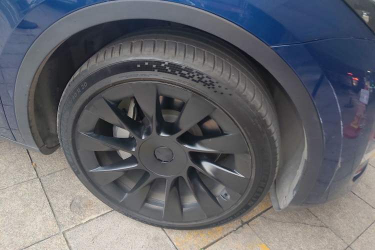 Used Tesla Model Y 2021 Long-Range All-Wheel-Drive Version