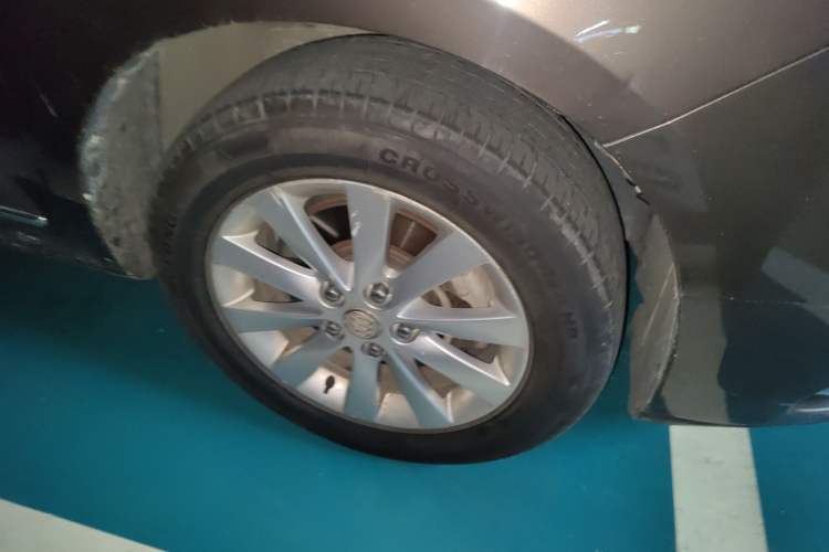 Used Buick GL8 2014 2.4L LT Luxury Business Executive Edition Right Front Wheel Hub