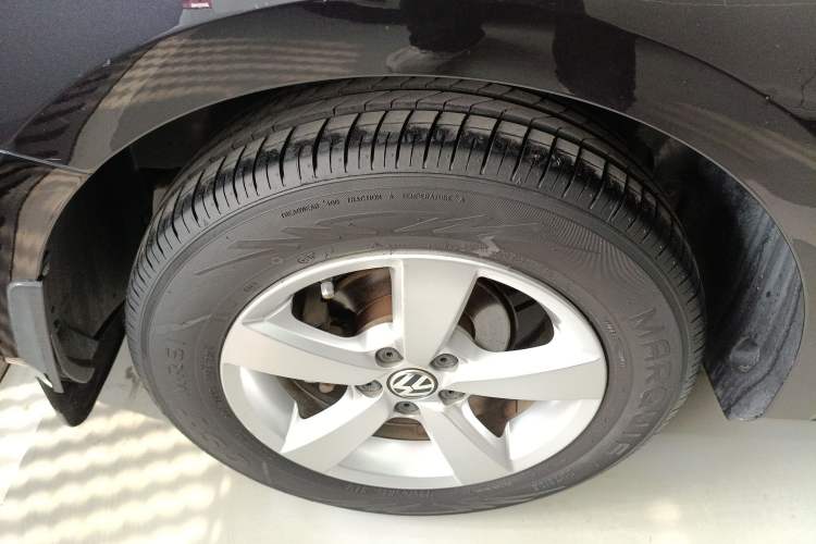 Used Volkswagen Lavida 2013 Revised Classic 1.6L Manual Fashion Edition Exterior 5