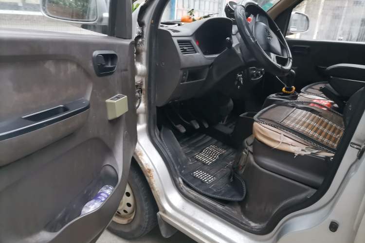 Used Wuling Rongguang 2014 1.2L S Base Model
